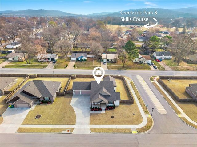 142 N Sheep Dog Avenue, Farmington, AR 72730