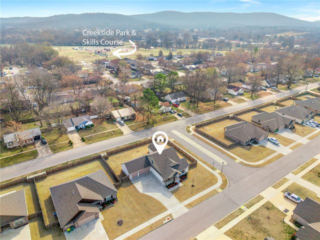 142 N Sheep Dog Avenue, Farmington, AR 72730