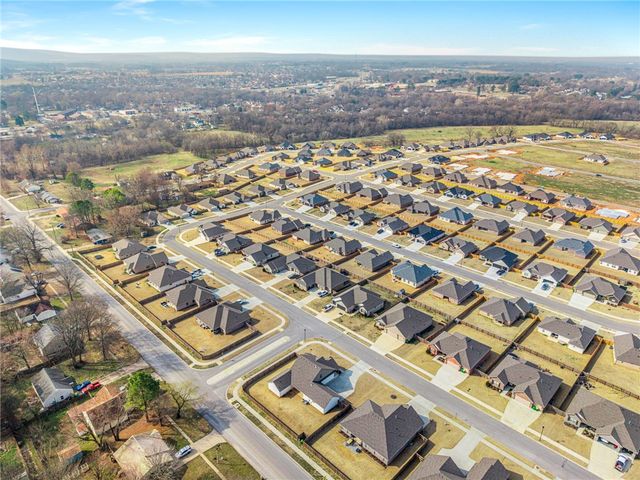 142 N Sheep Dog Avenue, Farmington, AR 72730