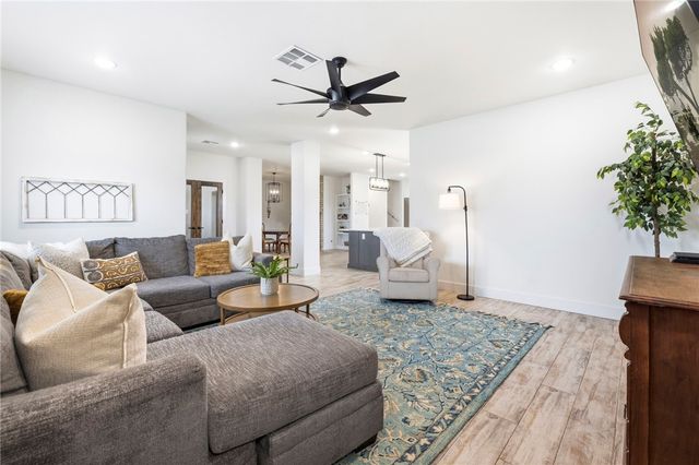 142 N Sheep Dog Avenue, Farmington, AR 72730