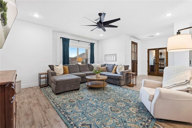 142 N Sheep Dog Avenue, Farmington, AR 72730