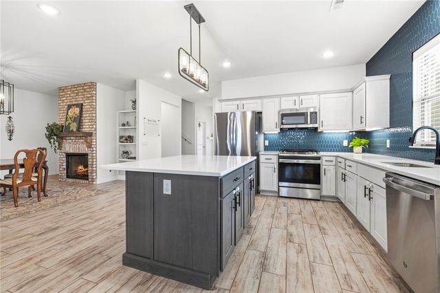 142 N Sheep Dog Avenue, Farmington, AR 72730