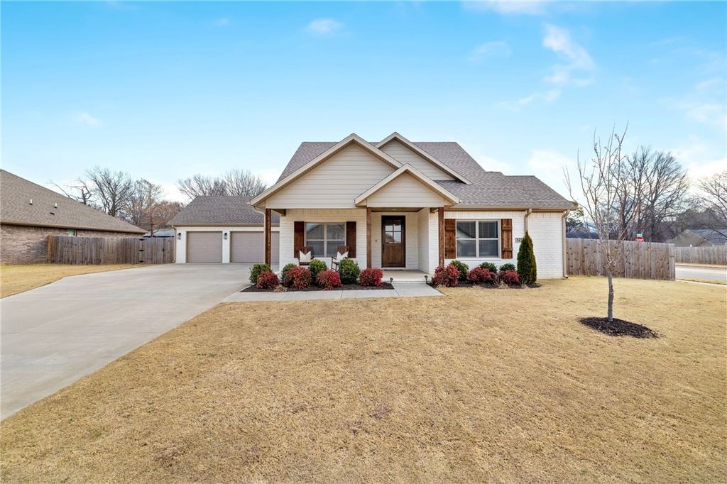 142 N Sheep Dog Avenue, Farmington, AR 72730