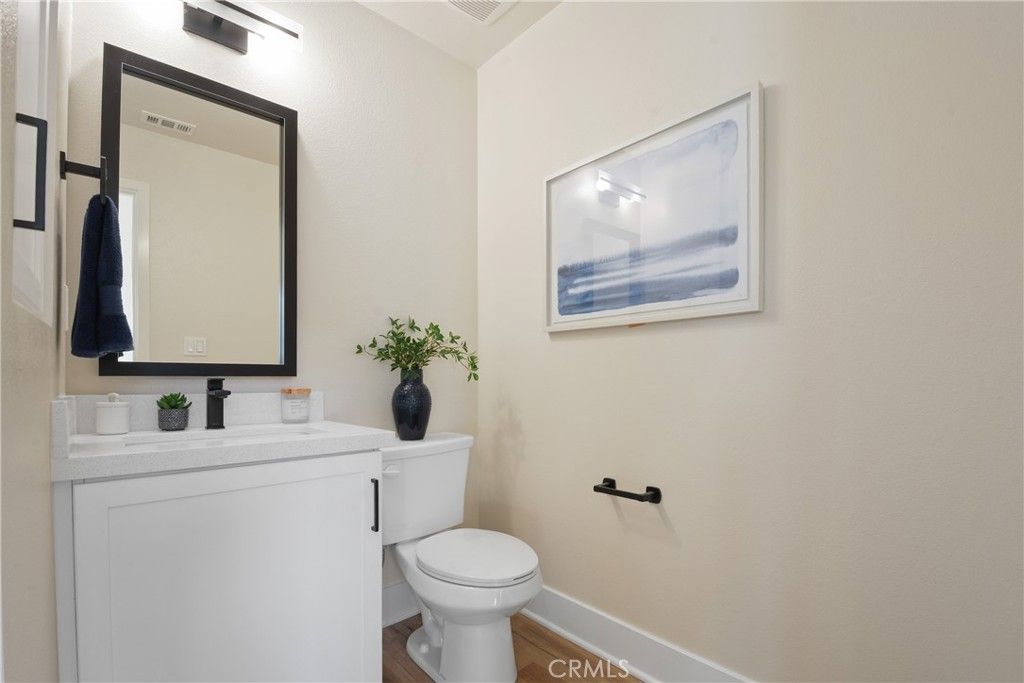 Image 6 of property listing at 18090 Prairie Avenue 101, Torrance, CA 90504