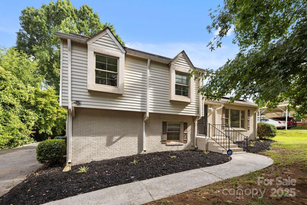 671 Archdale Drive, Charlotte, NC 28217