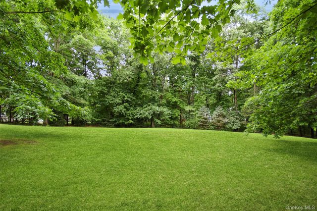 147 Creekside Road, Hopewell Junction, NY 12533