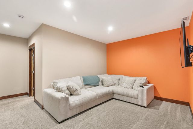 820 NW Spruce Avenue, Earlham, IA 50072