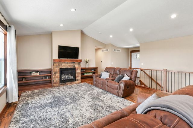 820 NW Spruce Avenue, Earlham, IA 50072