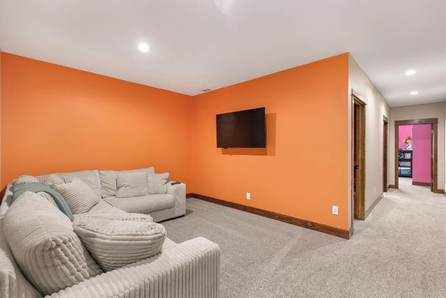 820 NW Spruce Avenue, Earlham, IA 50072
