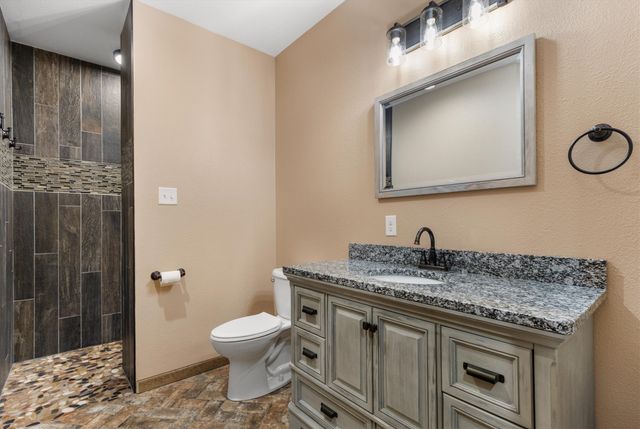 820 NW Spruce Avenue, Earlham, IA 50072
