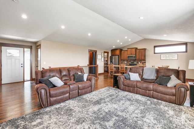 820 NW Spruce Avenue, Earlham, IA 50072