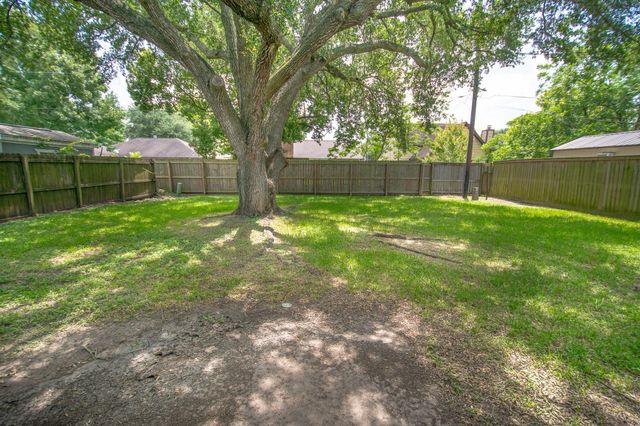 3 Lazybrook Street, Angleton, TX 77515