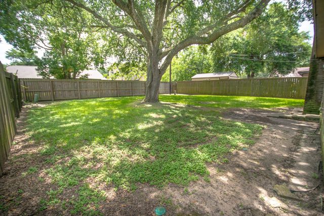 3 Lazybrook Street, Angleton, TX 77515