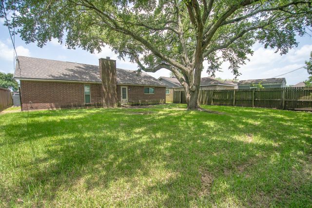 3 Lazybrook Street, Angleton, TX 77515