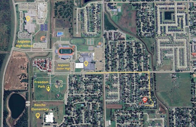 3 Lazybrook Street, Angleton, TX 77515