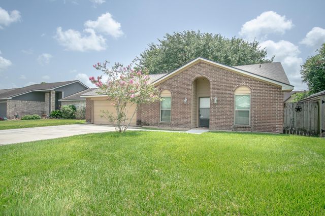 3 Lazybrook Street, Angleton, TX 77515