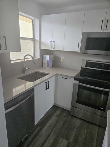 8305 Sunrise Lakes Boulevard 202, Sunrise, FL 33322