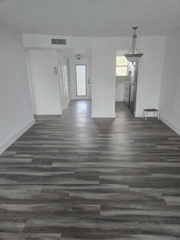 8305 Sunrise Lakes Boulevard 202, Sunrise, FL 33322