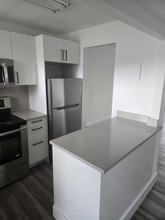 8305 Sunrise Lakes Boulevard 202, Sunrise, FL 33322