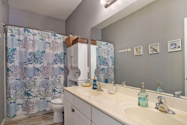 2253 W Drake Street, Springfield, MO 65810