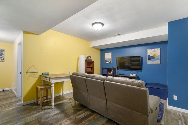 2253 W Drake Street, Springfield, MO 65810