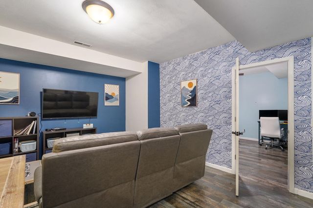 2253 W Drake Street, Springfield, MO 65810