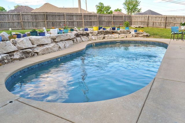 2253 W Drake Street, Springfield, MO 65810