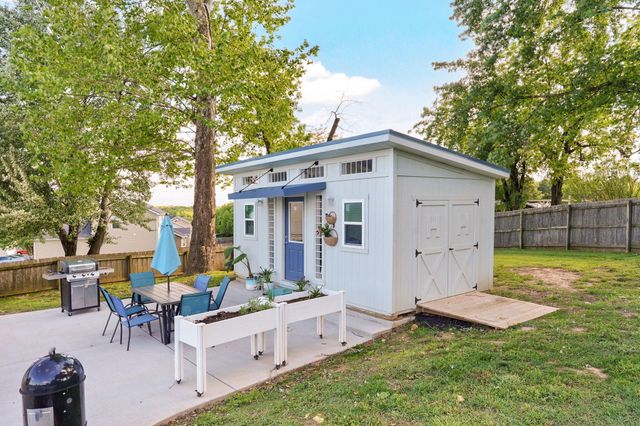 2253 W Drake Street, Springfield, MO 65810