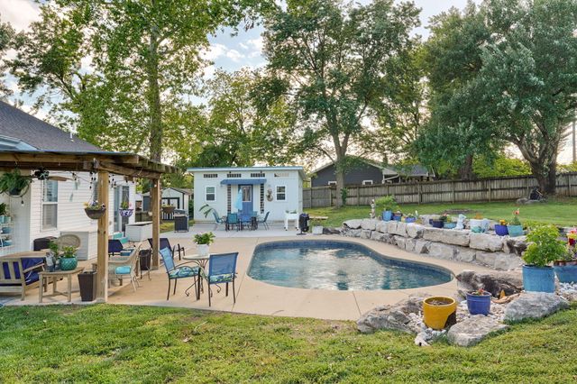2253 W Drake Street, Springfield, MO 65810
