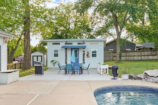 2253 W Drake Street, Springfield, MO 65810