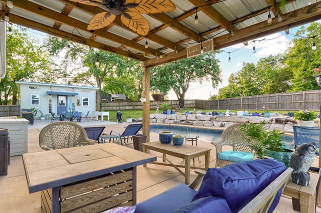 2253 W Drake Street, Springfield, MO 65810