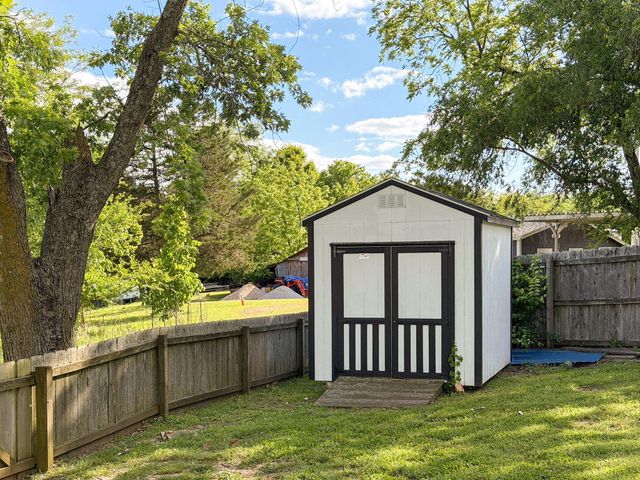 2253 W Drake Street, Springfield, MO 65810