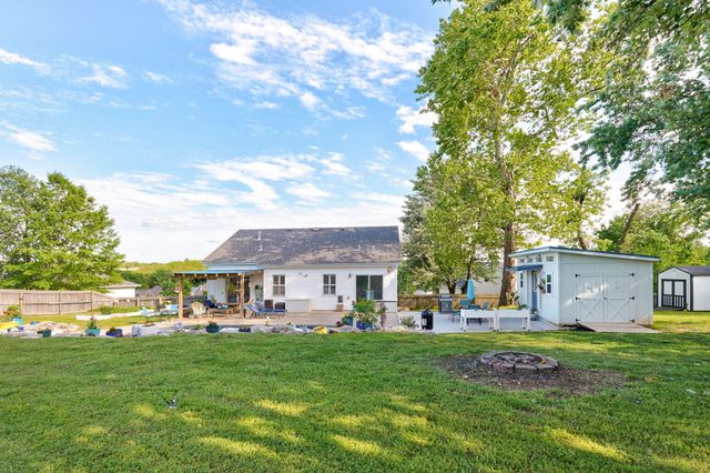2253 W Drake Street, Springfield, MO 65810