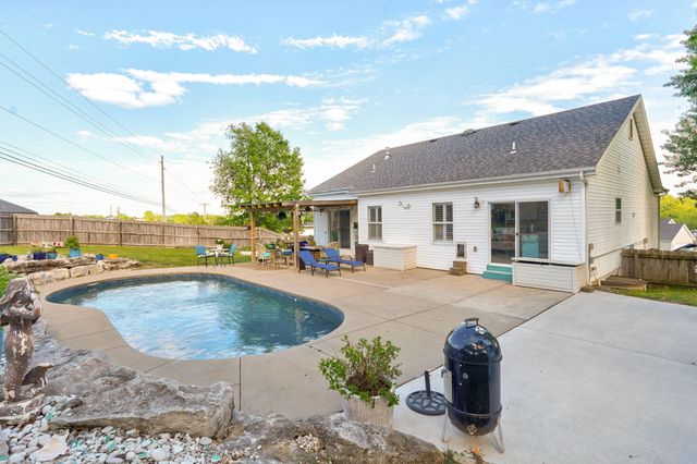2253 W Drake Street, Springfield, MO 65810