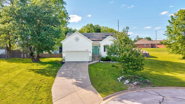 2253 W Drake Street, Springfield, MO 65810