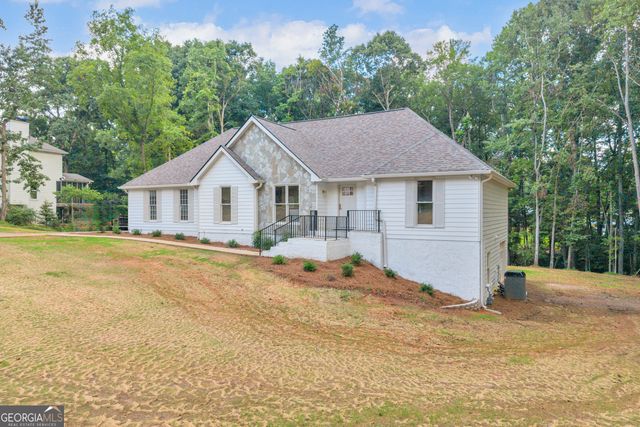 150 Indian Bluff Drive, Sharpsburg, GA 30277