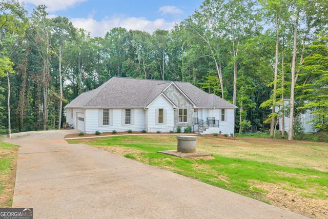 150 Indian Bluff Drive, Sharpsburg, GA 30277