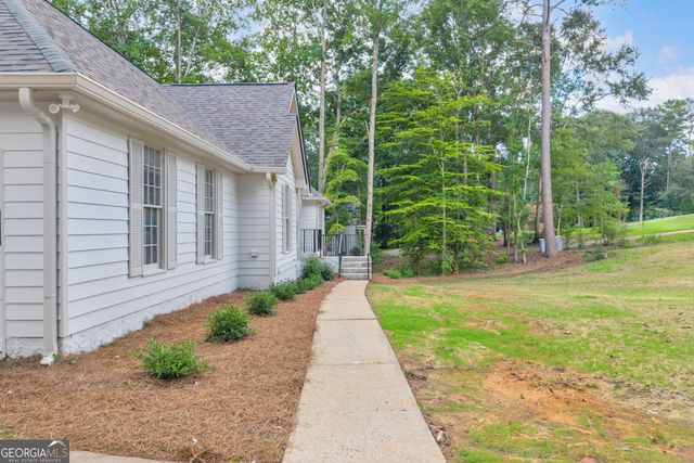 150 Indian Bluff Drive, Sharpsburg, GA 30277