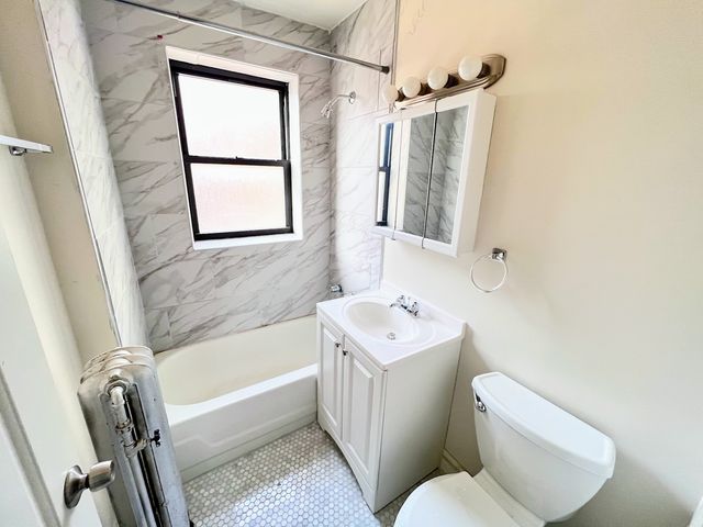 3933 N Clarendon Avenue 504, Chicago, IL 60613