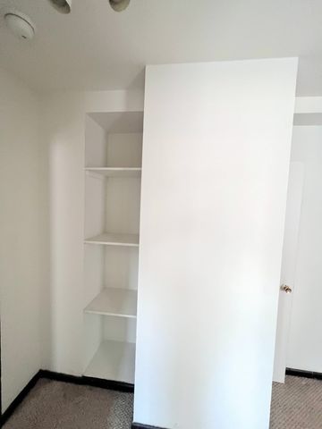 3933 N Clarendon Avenue 504, Chicago, IL 60613