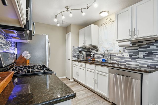 6006 RIDGE FIELD ST, San Antonio, TX 78250