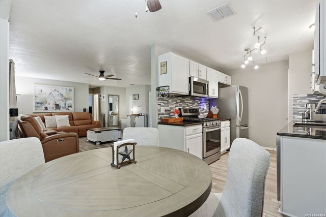 6006 RIDGE FIELD ST, San Antonio, TX 78250