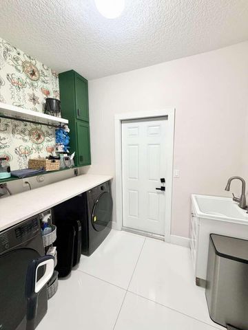 120 SARATOGA Boulevard W, Royal Palm Beach, FL 33411