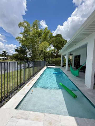 120 SARATOGA Boulevard W, Royal Palm Beach, FL 33411