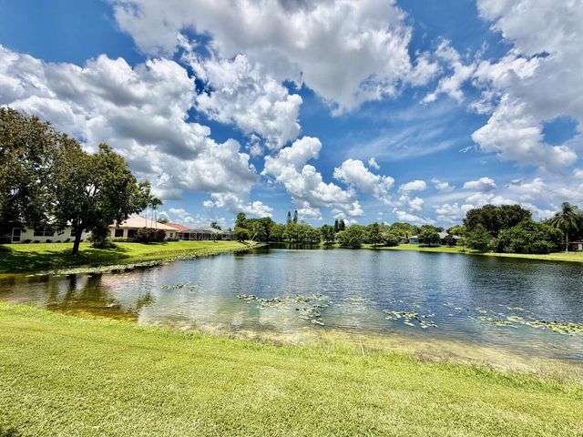 120 SARATOGA Boulevard W, Royal Palm Beach, FL 33411