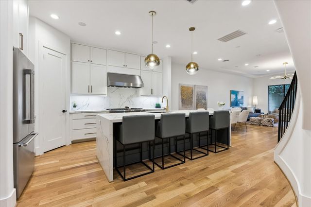 240 Birdsall Street, Houston, TX 77007