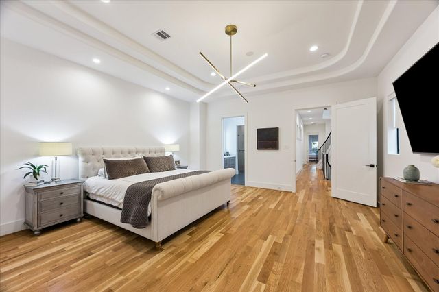240 Birdsall Street, Houston, TX 77007