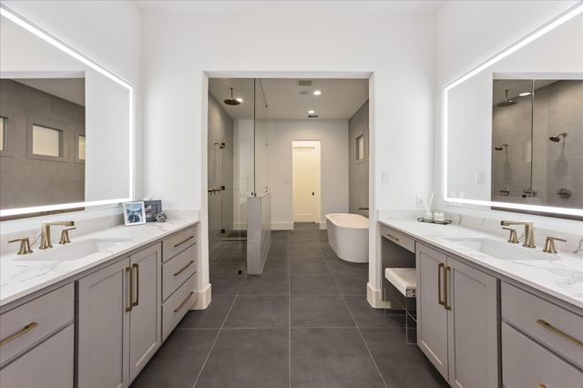 240 Birdsall Street, Houston, TX 77007