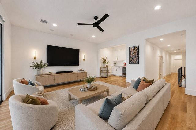 240 Birdsall Street, Houston, TX 77007