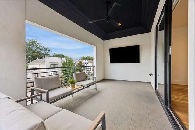 240 Birdsall Street, Houston, TX 77007